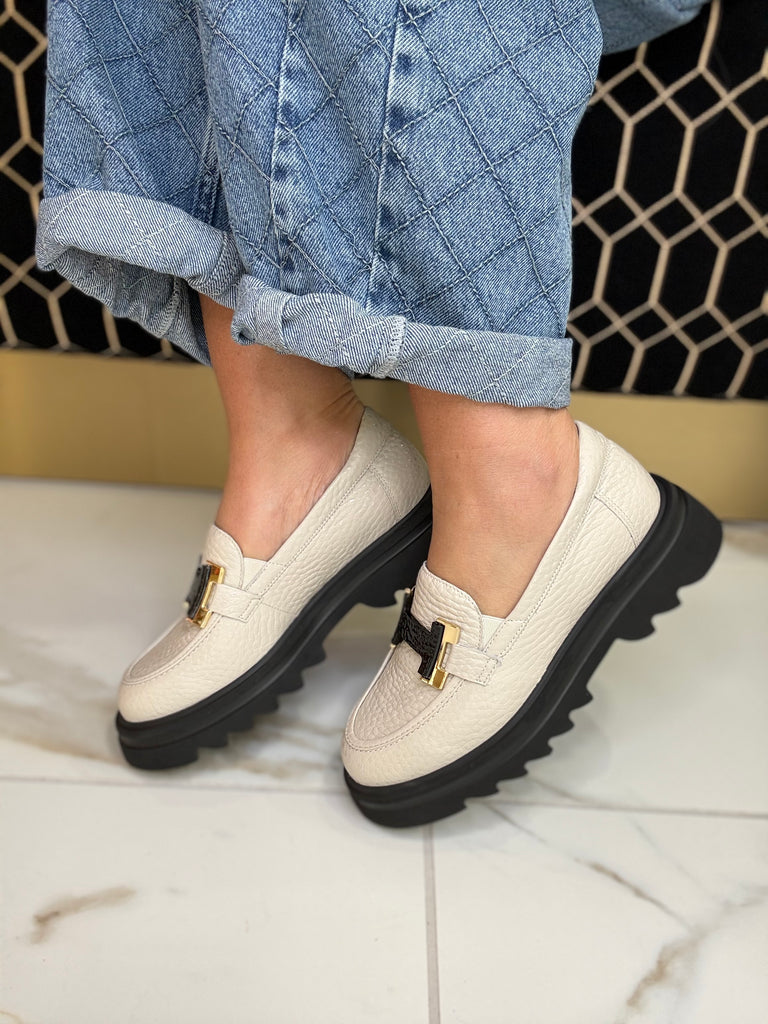 Softwaves Milk/Black Loafer