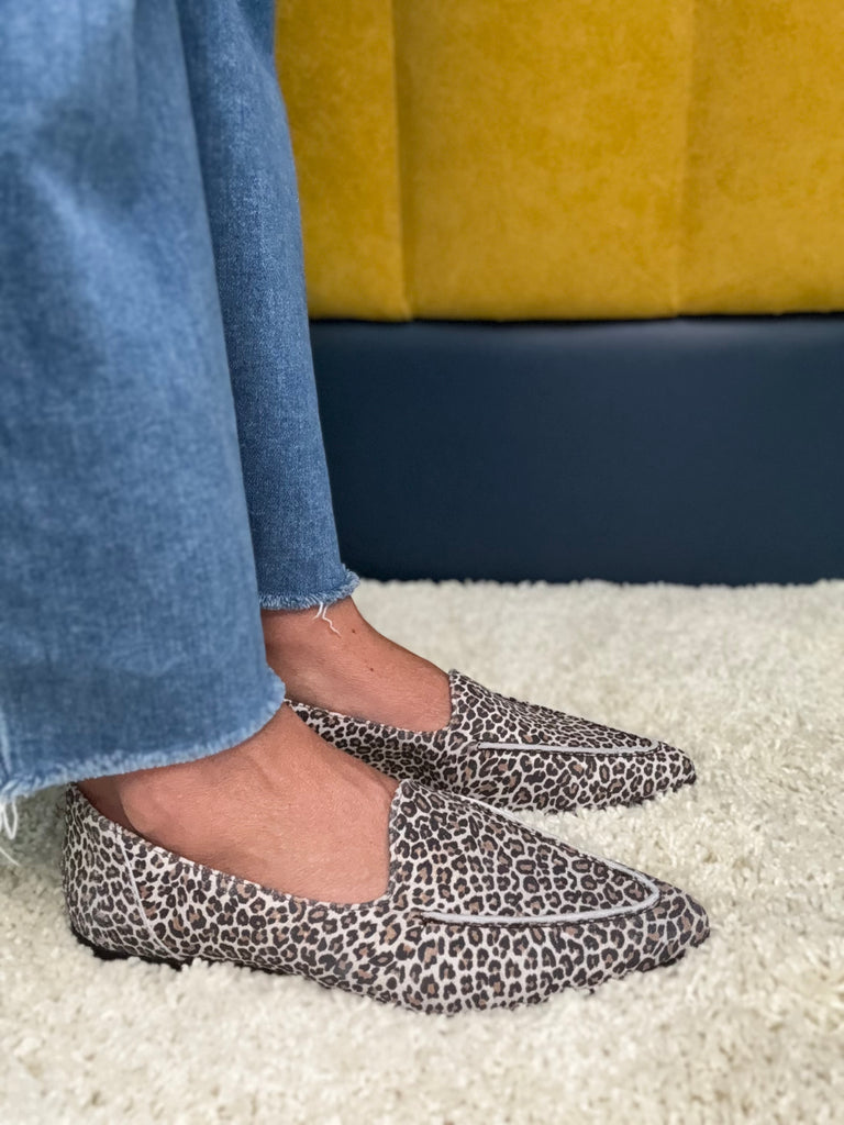 T&S Leopard Pointed Flat