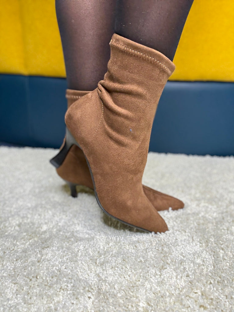 Miss Elastic Tan Suede