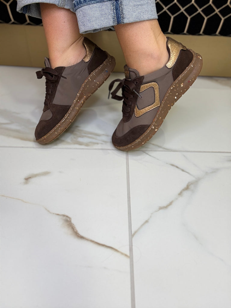 Walk & Fly Chocolate Brown Trainer